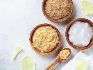 Kulit Badan Kusam Gara-Gara Bekas Noda? Ini 3 Body Scrub dengan Bahan Aktif Pencerah