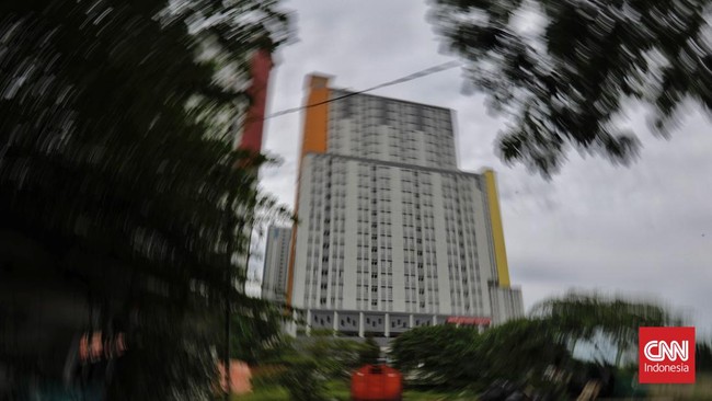 IGD Wisma Atlet yang dulu dipadati oleh pasien Covid-19 kini hanya menyisakan alat-alat kesehatan dan kursi-kursi kosong di dalamnya.