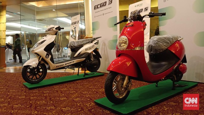 Komentar Warga Dirayu Subsidi Motor Listrik Rp7 Juta Sejumlah warga mengungkap belum mau beralih ke motor listrik walau diiming-iming subsidi Rp7 juta.