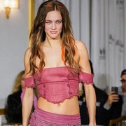 Viral Busana Rancangan Desainer di Copenhagen Fashion Week, Taplak Meja Berubah Jadi Rok!