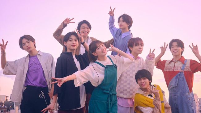 I Will Be Your Bloom bercerita tentang seorang mantan guru SMA yang mengurus idol group tidak laku hingga mengembang layaknya bunga.