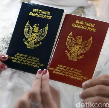 8 Artis yang Nikahi Bangsawan, Ada yang Pindah Agama