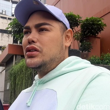 Menyesal Ganti Model Rambut Conrow, Ivan Gunawan: Bikin Kepala Sakit