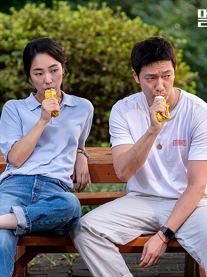 Wah, semoga saja ke depannya Jeon Yeo Been dan Son Suk Ku bisa kembali satu project drama seperti saat berakting di Be Melodramatic (2019) ya, Beauties!/ Foto: dramabeans.com