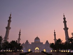 Doa Keluar Masjid: Arab, Latin, Arti, dan Adabnya
