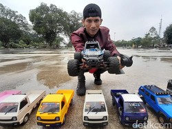 Cerita Warga Sumedang Koleksi Ragam Bentuk Mobil RC