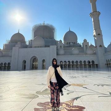 Kunjungi Abu Dhabi, Ukhti Jennie BLACKPINK Cantik Pakai Hijab