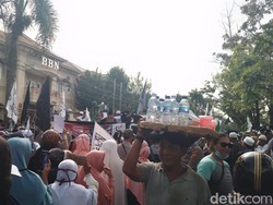 Aksi Bela Al-Quran di Medan, Massa Blokade Jalan
