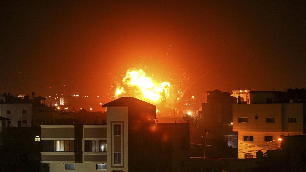 FOTO: Malam Penuh Hujanan Roket Israel di Jalur Gaza Palestina