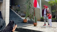 <p>Beberapa waktu lalu, Chelsea Olivia dan Glenn Alinskie membagikan kabar tak sedap. Mereka menampilkan beberapa potret rumahnya yang ambruk setelah ditinggal ke Bali selama empat bulan, Bunda. Nah, Bunda penasaran bagaimana potret rumah pasangan yang satu ini sebelum ambruk? (Foto: Instagram@chelseaoliviaa)</p>
