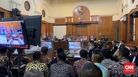 Saksi Kanjuruhan Temukan 19 Proyektil Gas Air Mata, Termasuk Tribune