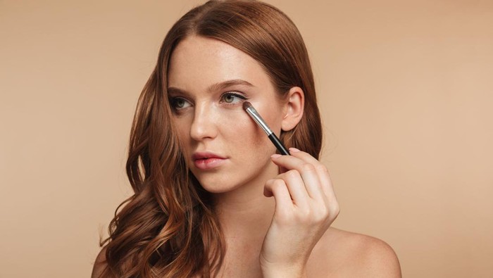 img-title Beauties Wajib Tahu, Berikut Tips dan Urutan Makeup yang Benar Agar Tahan Lama Seharian!