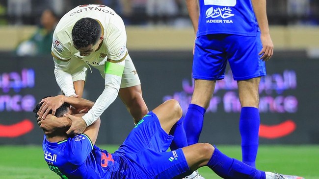 Cristiano Ronaldo yang frustrasi membuat keributan dalam duel Al Fateh vs Al Nassr pada pekan ke-15 Liga Arab Saudi di Stadion Pangeran Abdullah, Jumat (3/2).