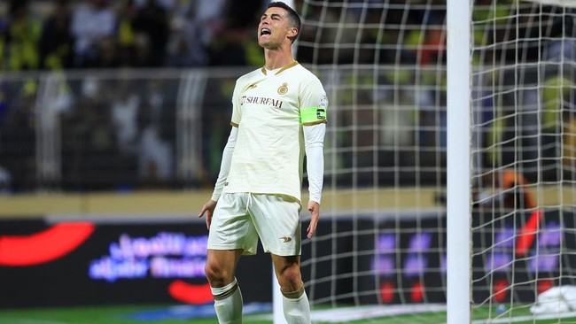 Top Skor Al Nassr Absen, Ronaldo Bisa Makin Frustrasi di Saudi Cristiano Ronaldo bisa makin tertekan di Al Nassr saat melawan Al Wehda pada pekan ke-16 Liga Arab Saudi di Mekkah, Jumat (10/2) dini hari WIB.