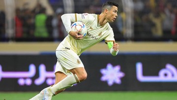 Netizen Heboh Usai Ronaldo Hattrick dalam Satu Babak Berikut komentar netizen yang ramai di media sosial usai Cristiano Ronaldo mencetak hattrick dalam satu babak saat Al Nassr bantai Damak 3-0 di Liga Arab Saudi.