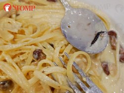 Duh! Makan Pasta di Restoran, Pelanggan Ini Dapat Cacing di Piringnya