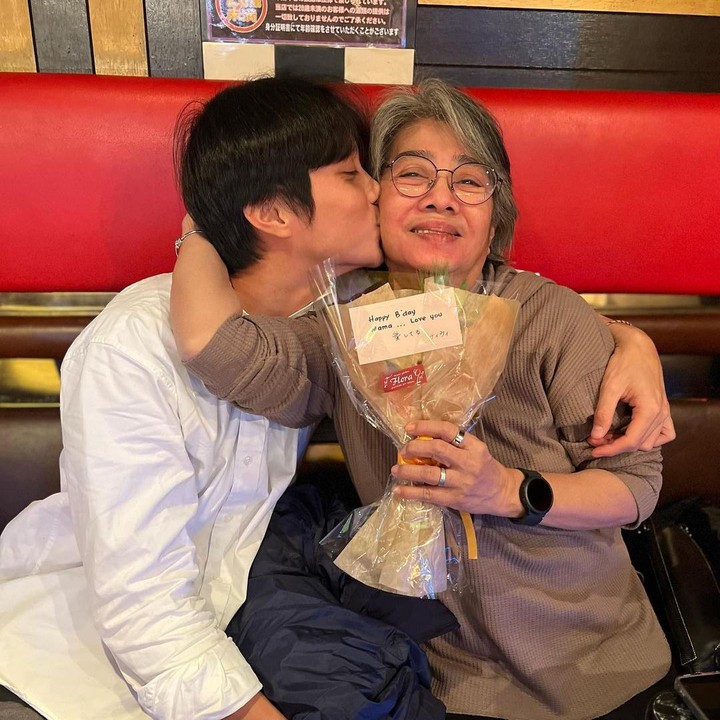 <p>Ternyata, liburan ke Jepang ini menjadi impian ibunda Dikta. Sebagai putra yang baik, ia mengabulkan permintaan tersebut sambil merayakan ulang tahun ibundanya. "SELAMAT ULANG TAHUN SES ENDANG PRATIWI FOREVER YOUNG," tulisnya melalui akun @dikta. (Foto: Instagram @dikta)<br /><br /><br /></p>
