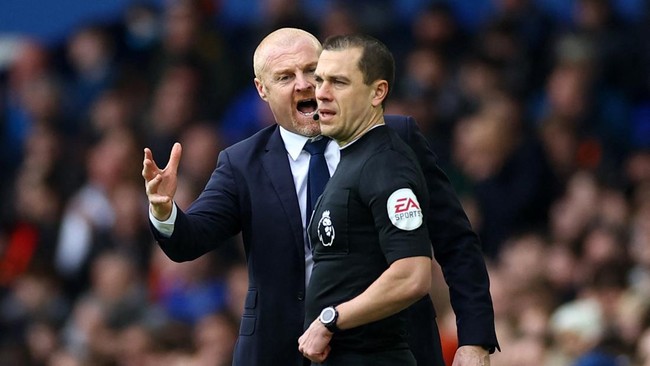Saya Bisa Lebih Sering Menang di MU Mantan pelatih Everton, Sean Dyche, menilai dirinya bisa lebih sukses di Manchester United dibanding Ruben Amorim yang kesulitan dengan skuad saat ini.