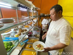 Mencicipi Sedapnya Lontong Khas Medan yang Populer di Bandung