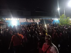 Kebakaran Pasar Adat Lelateng Jadi Tontonan Warga