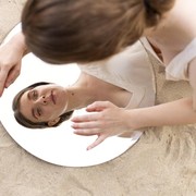 Hati-hati Tidak Sehat! Ini 7 Tanda Seseorang Terlalu Mengkritik Diri Sendiri, Kamu Termasuk?