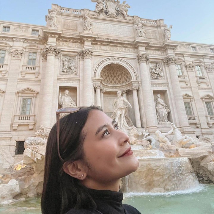<p>Mengutip dari laman <em>Roma.net</em>, mitos mengatakan bahwa jika seseorang melempar 1 koin akan kembali ke Roma, 2 koin akan jatuh cinta dengan orang Italia, dan 3 koin akan menikah dengan orang yang ditemui. (Foto: Instagram @prillylatuconsina96)<br /><br /><br /></p>
