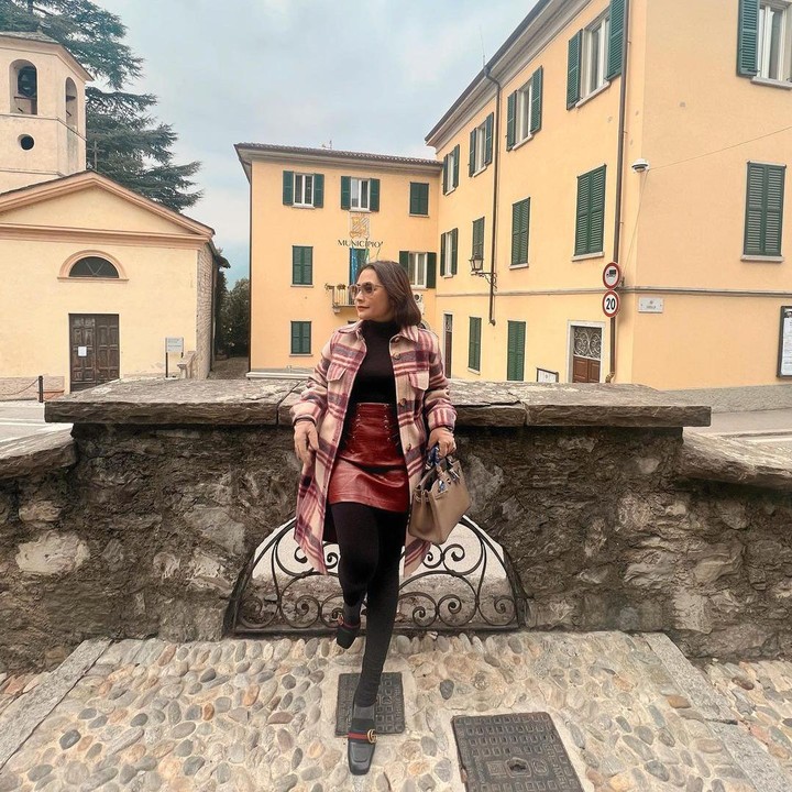 <p>Momen liburan tersebut juga Prilly bagikan melalui akun Instagram pribadi. Di sana, ia membaikan potret cantiknya saat berada di beberapa destinasi wisata. (Foto: Instagram @prillylatuconsina96)<br /><br /><br /></p>