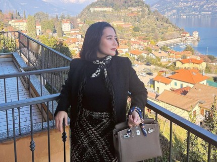 7 Potret Cantik Prilly Latuconsina saat Healing di Eropa, Lempar Koin di Trevi Fountain
