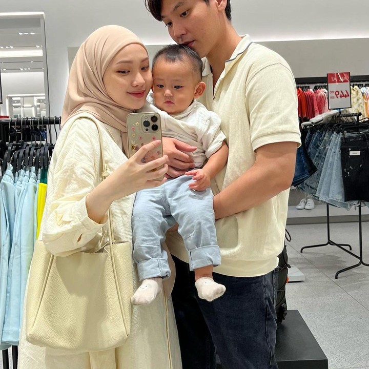 <p>Di awal tahun Daehoon juga mengunggah kebersamaan dengan keluarga kecilnya dengan caption, "Happy new year keluarga kecil aku, tahun depan new yearnya bareng adenya junho ya." tulisnya (Sumber: Instagram @daehoon_na)</p>