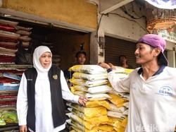 Gubernur Khofifah Minta Kepala Daerah Intervensi untuk Stabilkan Harga Beras