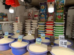Harga Beras Kian Mahal, Pedagang: Emak-emak Komplain, Pada Kabur!