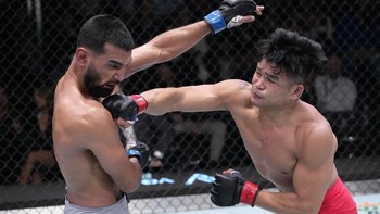 FOTO: Jeka Saragih Kalah di Final Road to UFC