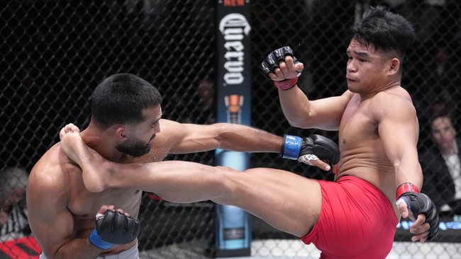 UFC Kontrak Jeka Saragih karena Kemenangan KO Spektakuler Dua kemenangan KO spektakuler Jeka Saragih di Road to UFC menjadi pertimbangan UFC untuk memberi kontrak lima pertarungan untuk Jeka.
