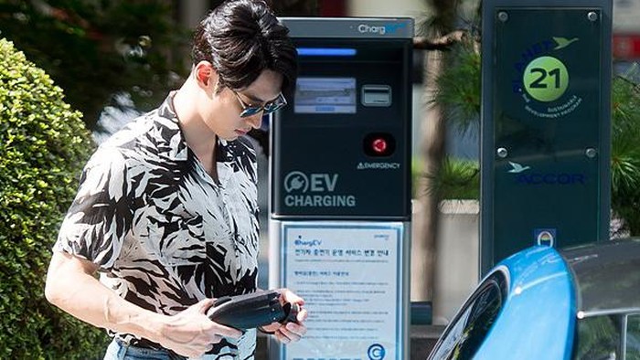 Deretan Mobil Mewah Milik Selebriti Korea, dari Bae Suzy Hingga Lee Je Hoon!