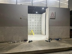 Waspada! Ditinggal Sholat di Mushola GBK, Sepatu Hilang