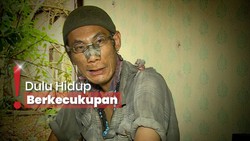 img-title Mirip Ibu Tiko, Pak Johanes Hidup di Rumah Terbengkalai Tanpa Listrik-Air