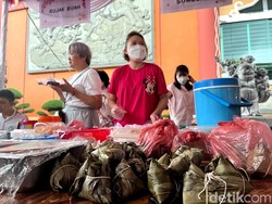 Kemeriahan Cap Go Meh di Vihara Maitreya Medan, Ada Kuliner Vegetarian