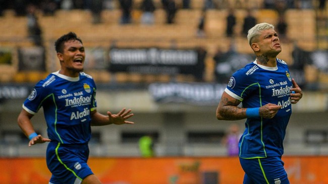 Pertandingan pekan ketujuh Liga 1 2023/2024 yang berlangsung Selasa (8/8) diwarnai dua gol indah kelas dunia lewat sepak pojok dan tendangan trivela.