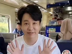 Orang Korea Borong Makanan di KAI hingga Penjual Nasi Pecel Cantik