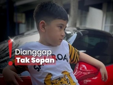 img-title Sikap Rafathar Lempar Sepatu dari Tangan Pengasuh Rayyanza Disorot