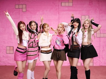 img-title Lirik Lagu Poppy - STAYC