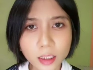 img-title Viral, Eks Polwan Yuni Mandi di Live Tiktok Demi Biaya Operasi Lutut