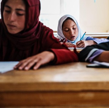 Dosen Ini Ditangkap Taliban Usai Robek Sertifikat Sarjananya, Bentuk Protes Larangan Perempuan Afghanistan Kuliah