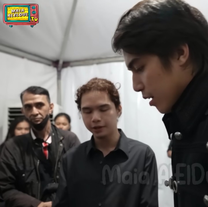<p>Dul juga sempat berbicara nih, Bunda. Ia berharap sang ibunda, Maia Estianty hadir dalam acara akbar tersebut. "Ya berharap ada Bunda. Cuma ada kesibukan, jadi ya show must go on," tuturnya, dikutip dari kanal <em>YouTube MAIA ALELDUL TV</em>. (Foto: Instagram @YouTube MAIA ALELDUL TV)<br /><br /><br /></p>