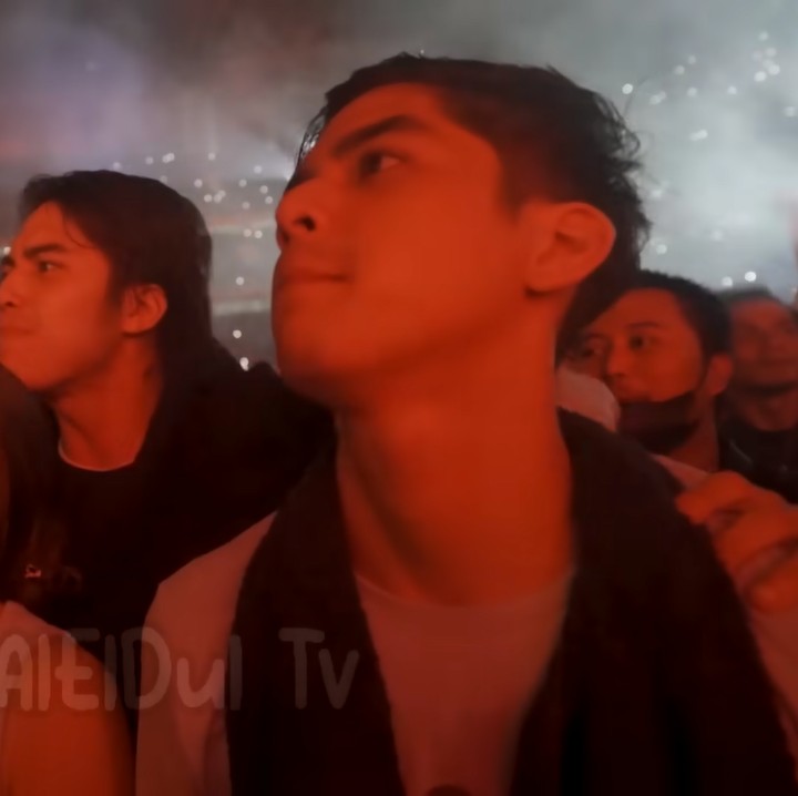 <p>Tak hanya tim, keluarga Dewa 19 juga hadir di sana. Ini termasuk ketiga putra Ahmad Dani dari pernikahannya dengan Maia Estianty, yakni Al, El, dan Dul. (Foto: Instagram @YouTube MAIA ALELDUL TV)<br /><br /><br /></p>