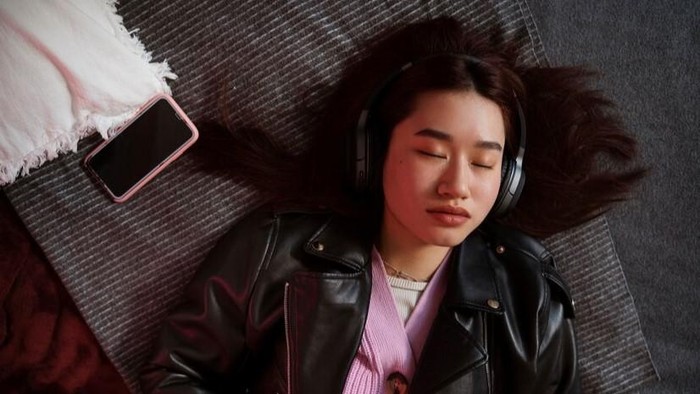 Bahaya Memakai Headphone/Headset Saat Tidur/Foto:Freepik.com/Freepik