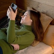 Hati-hati, Ini 5 Risiko Kesehatan yang Bisa Timbul Akibat Kebiasaan Menggunakan Earphone Saat Tidur