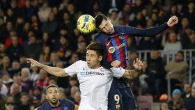 De Jong dan Lewandowski Kelelahan, Barcelona Waswas Lawan Man Utd