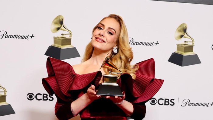 LOS ANGELES, CALIFORNIA - FEBRUARY 05: (FOR EDITORIAL USE ONLY) Adele winner of Best Pop Solo Performance for 