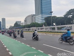 Demo Buruh di Depan Gedung DPR Bubar, Lalin Kembali Lancar